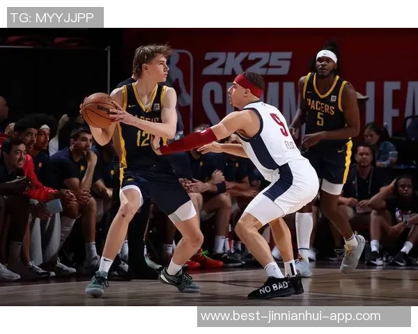 弗菲表现出色6投3中贡献12分3篮板1助攻1盖帽展现实力 弗菲表现出色6投3中贡献12分3篮板1助攻1盖帽展现实力