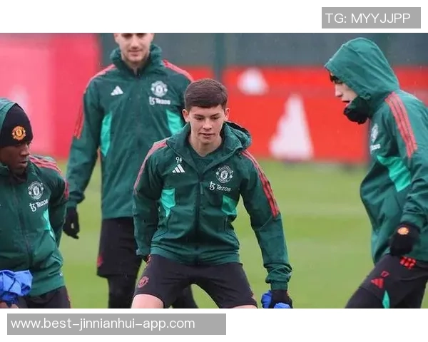 小将谢伊莱西随曼联一线队训练全力备战埃弗顿挑战赛 小将谢伊莱西随曼联一线队训练全力备战埃弗顿挑战赛